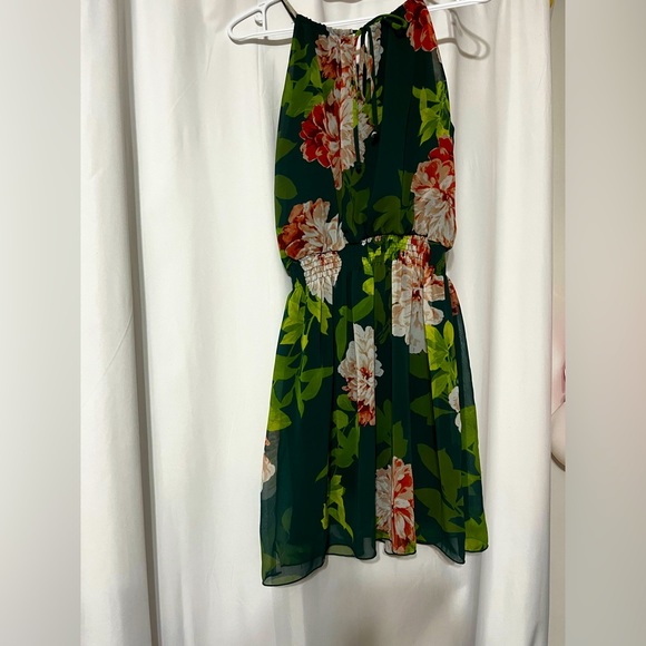 Formal green floral dress. - Picture 1 of 3